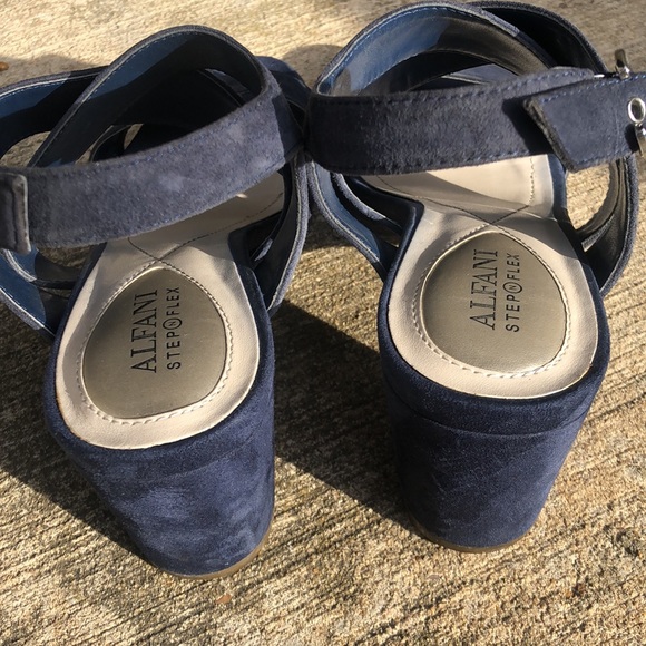 Women’s Sz 7M Alfani Shoes Step N Flex Navy Blue Sandal Regann - Picture 2 of 7